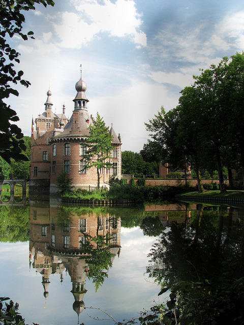 by Johnny Cooman on Flickr.Ooidonk Castle is a castle in the city of Deinze, East Flanders, Belgium.