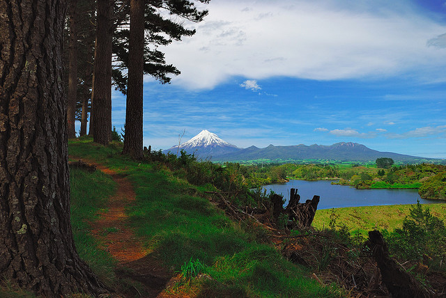 by Alex Cowley on Flickr.A view from the ridge walk at Lake Mangamahoe, Taranaki, New Zealand.
