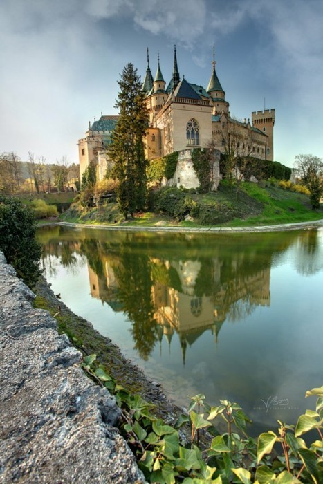 bluepueblo:“  Bojnice Castle, Slovakiaphoto via ncurtis”