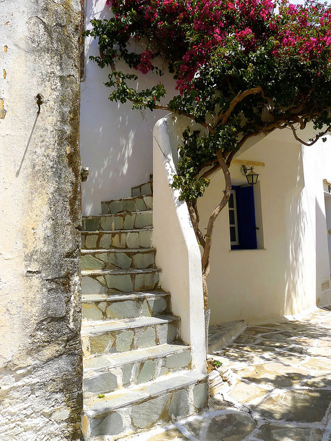 Sidestreet in the old part of Lefkes, Greece
