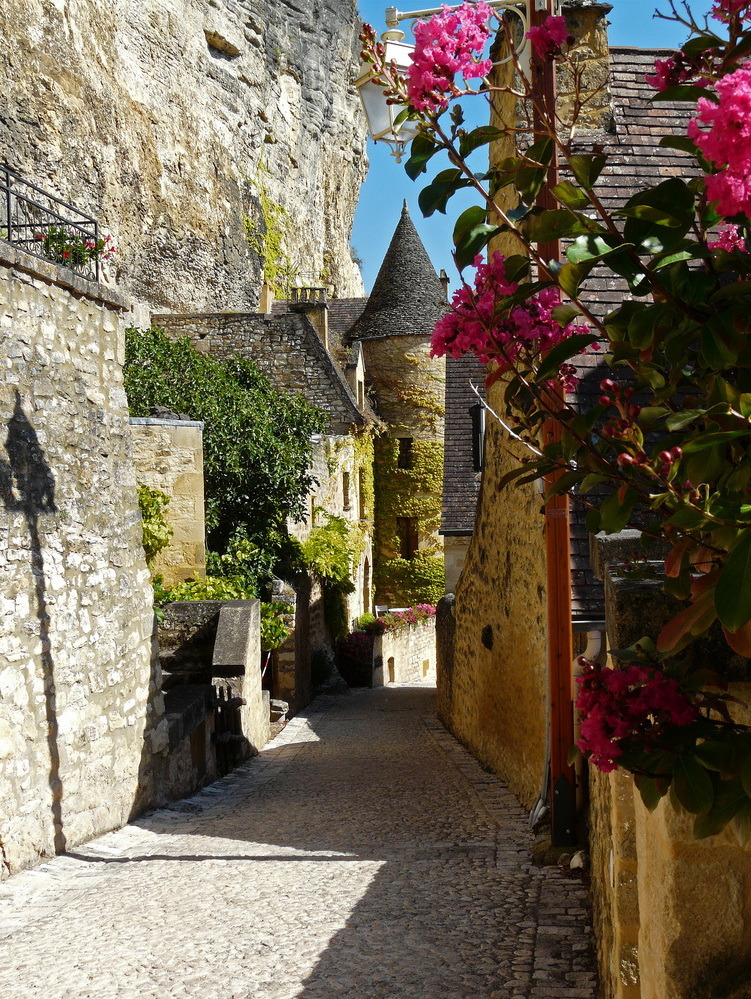 Beautiful villages of Dordogne Valley, La Roque-Gageac, France