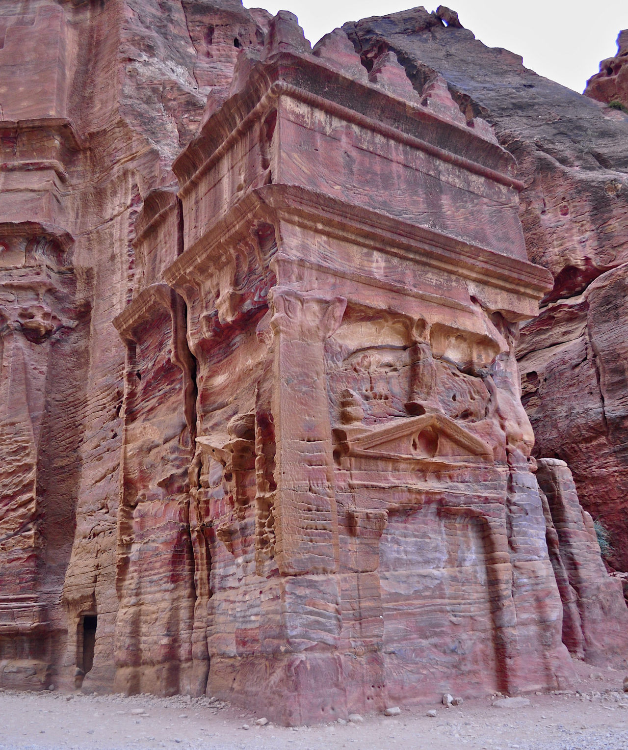 The red rock carved tombs of Petra / Jordan